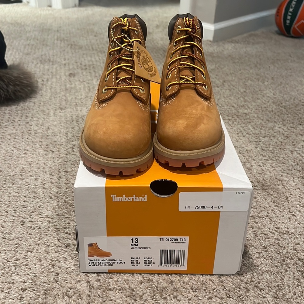 Brand new Timerland premium 6 in waterproof boot wheat nubuck size 13 youth